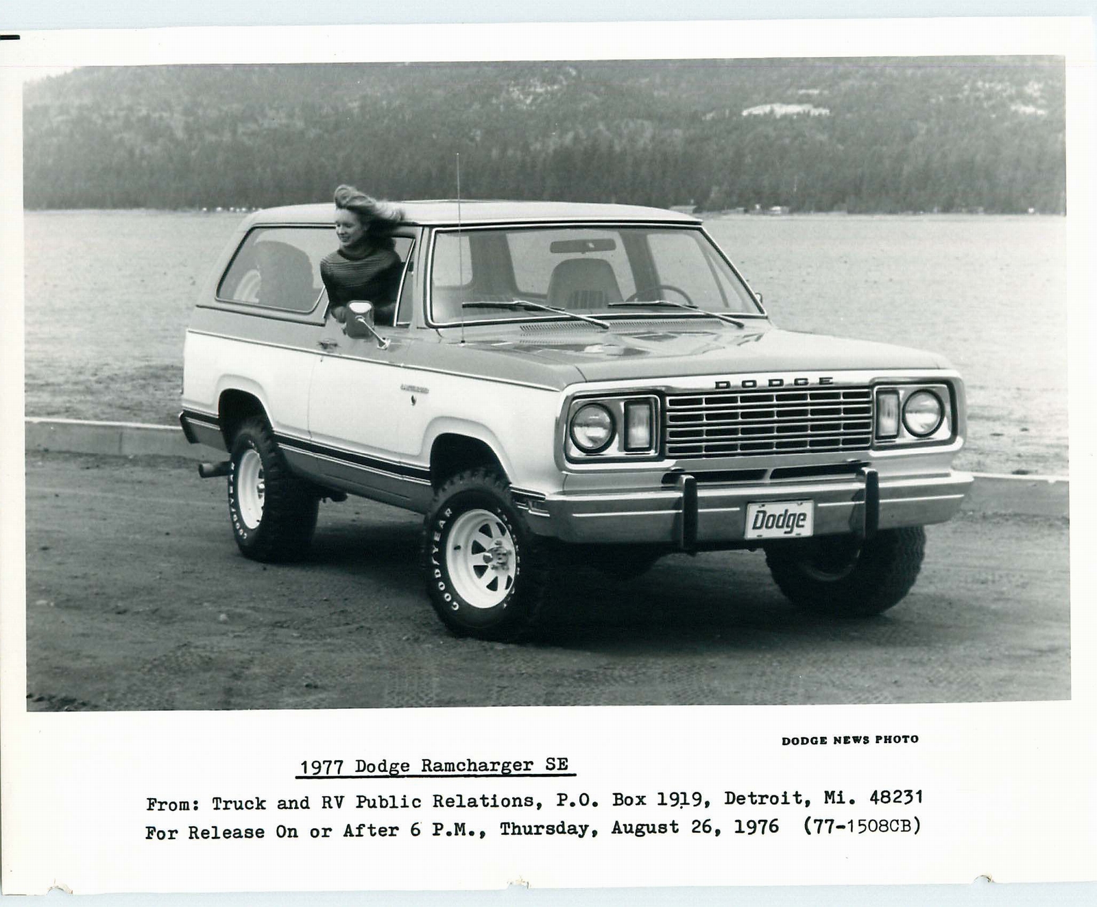 n_1977 Dodge Ramcharger PR Photo-05.jpg